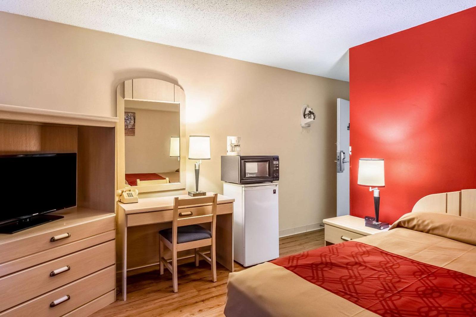 Econo Lodge East Staunton Main image 2